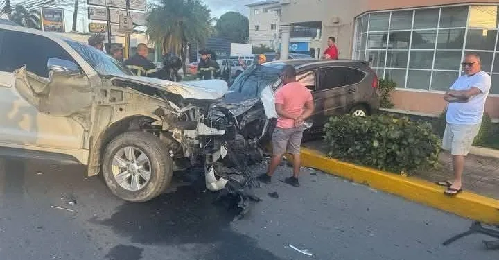 Tres personas resultan heridas en accidente de tránsito frente a Oficina Senatorial en San Francisco de Macorís