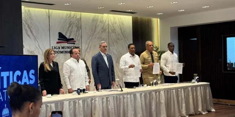 Gobierno dominicano firma acuerdo para fortalecer control migratorio con apoyo de alcaldías