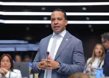 Diputado Oscar Morel acusa al director del SNS de provocar colapso del sistema de salud