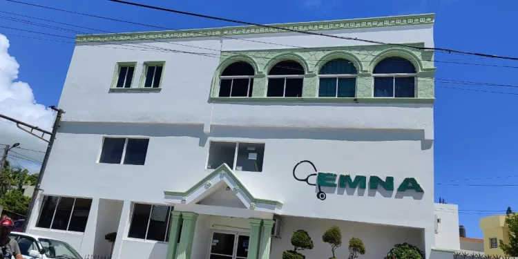 Denuncian irregularidades en atención a afiliados de Seguros Humano en clínica Cemna de Nagua