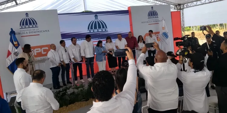 Vicepresidenta Raquel Peña encabeza inauguración de dos vías estratégicas en Río San Juan