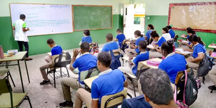 Educación llama al retorno a clases este lunes tras asueto de Semana Santa