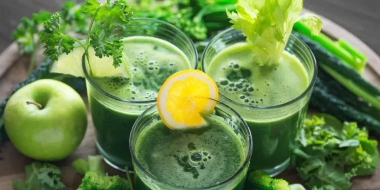 El jugo de manzana verde con apio: una opción natural para comenzar el día con energía y bienestar