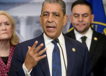 Adriano Espaillat sale fortalecido tras intento de sanción en el Partido Demócrata de Manhattan