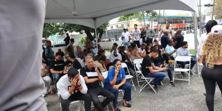 Equipos forenses trabajan sin descanso para concluir autopsias de víctimas del colapso en discoteca Jet Set