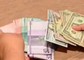 Dólar baja 23 centavos y se vende a RD$61.28 este lunes en República Dominicana