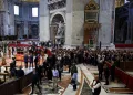 Roma se despide del papa Francisco: miles de fieles acuden a rendir homenaje en San Pedro