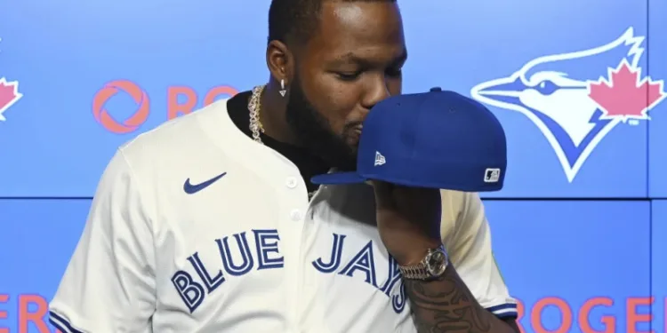 Vladimir Guerrero Jr. firma contrato récord de 500 millones con los Azulejos de Toronto