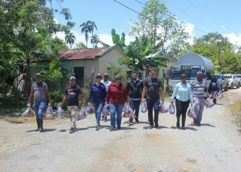 Plan Social de la Presidencia asiste a familias afectadas por lluvias en zonas inundadas de Nagua
