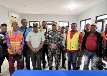 General Miguel Mata se reúne con motoconchistas de Nagua para impulsar su organización e identificación