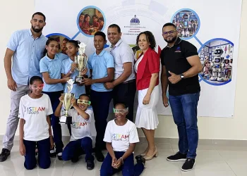 Distrito Educativo 14-06 de El Factor obtiene primer lugar regional en Robótica Educativa