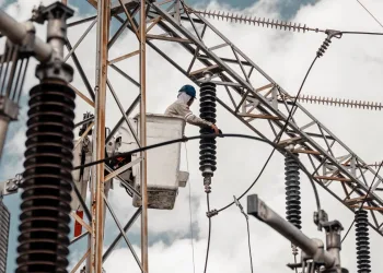 Apagón se extenderá por más tiempo; ETED continúa  trabajos en línea 69kv Nagua–Payita
