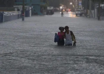 Persisten alertas por vaguada; 10 provincias en amarilla y cinco en verde ante lluvias e inundaciones